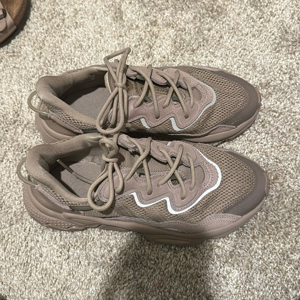 Adidas Ozweego size 6 1/2
